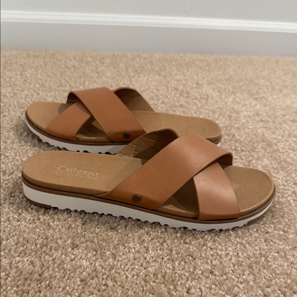 Catherine Malandrino Cognac Tan Cross-Strap Slide Sandals Size 6.5- NWOT - Picture 4 of 9